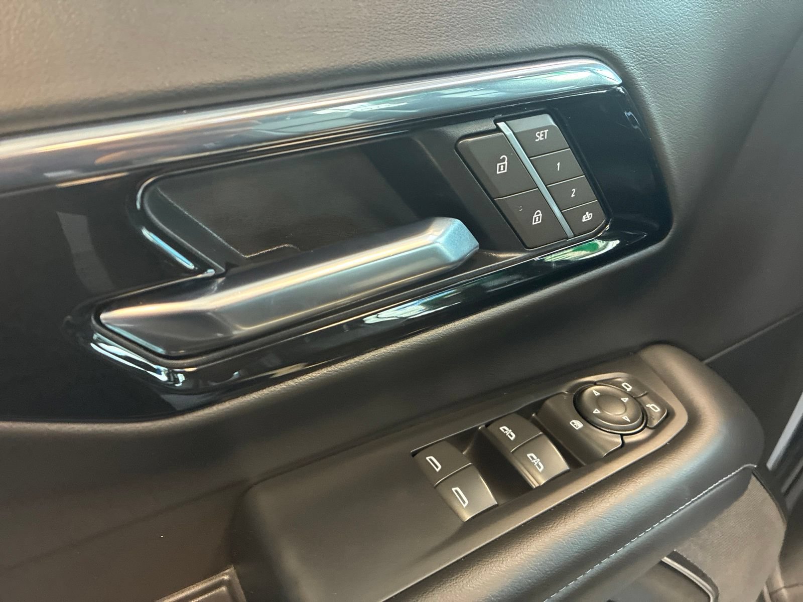 Used 2025 Chevrolet Suburban Z71 AWD/4WD image 19