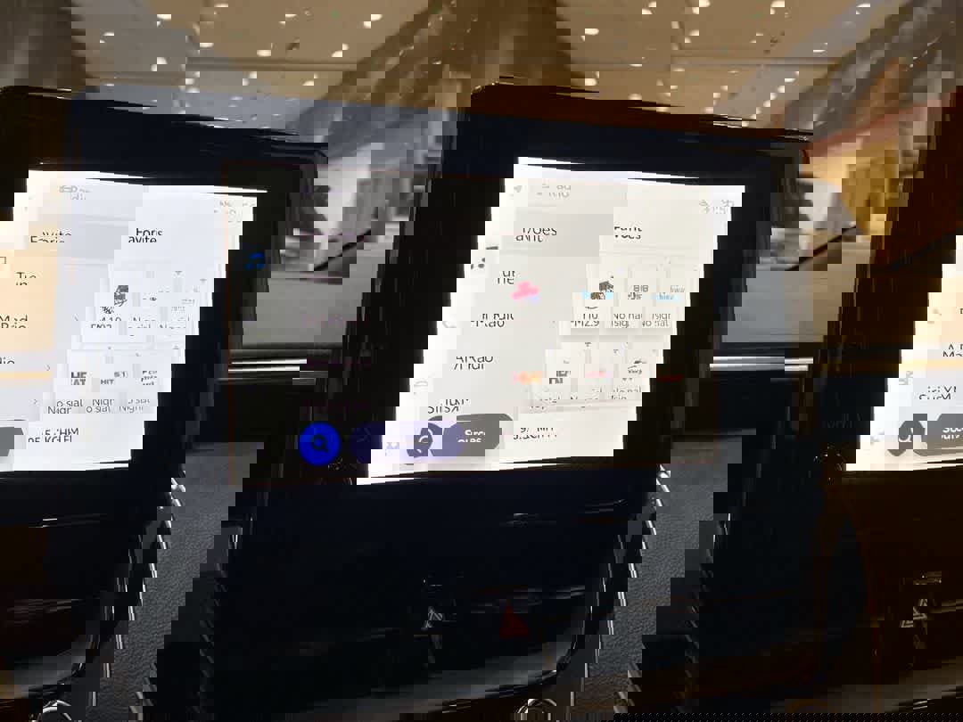 Used 2025 Toyota Corolla SE image 16