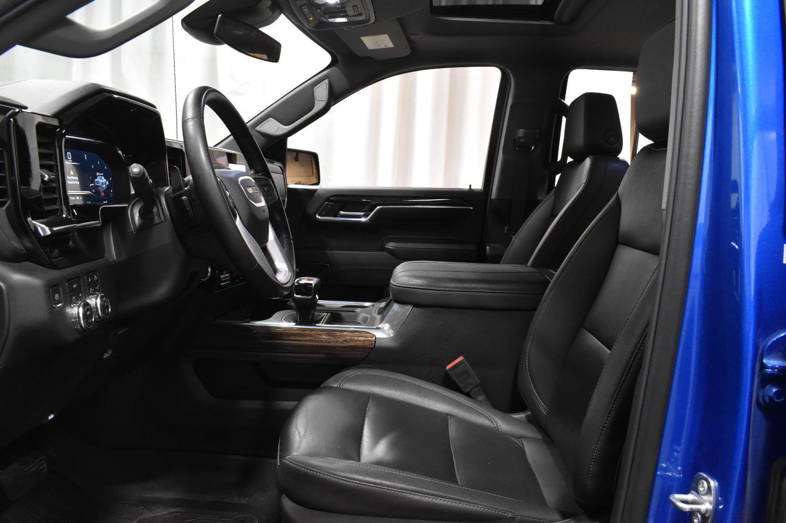 Used 2024 GMC Sierra 1500 Elevation w/ Elevation Premium Package AWD/4WD image 8