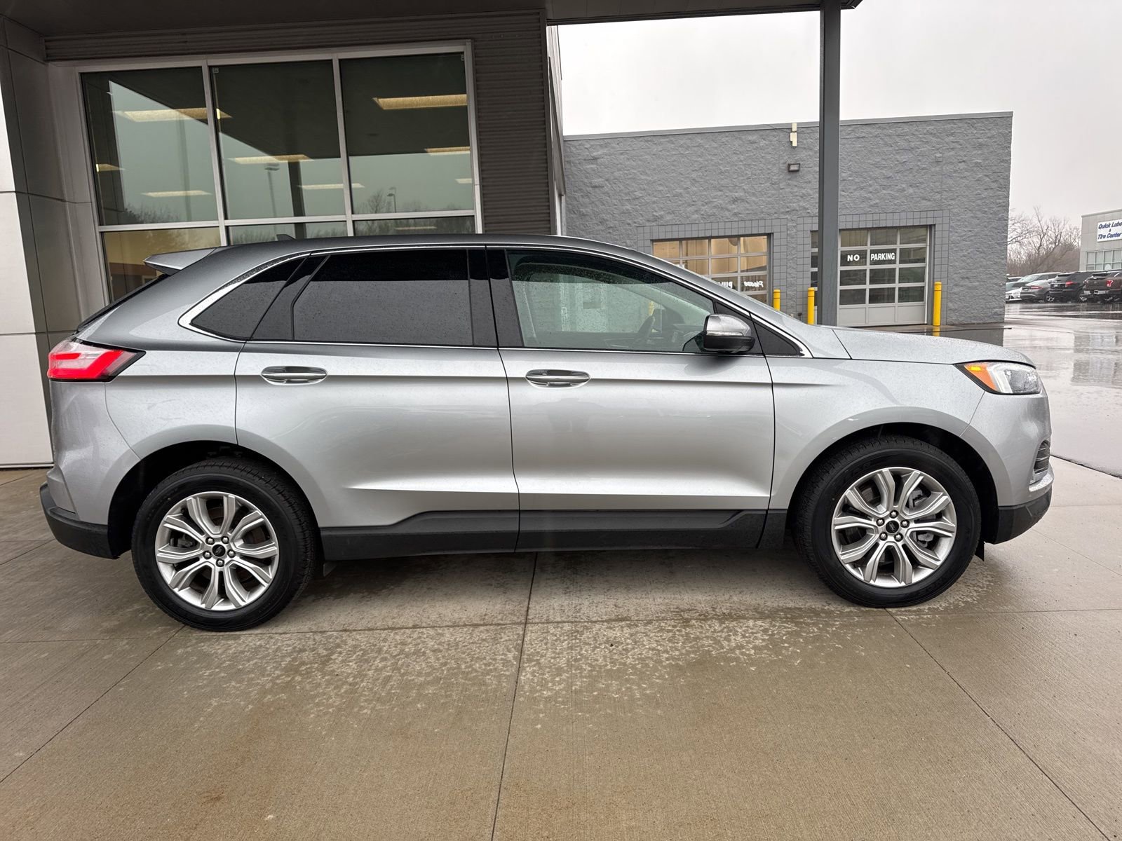Certified 2024 Ford Edge Titanium image 9