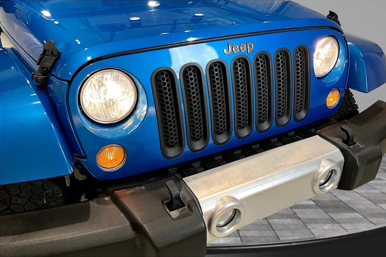 Used 2015 Jeep Wrangler Sahara w/ Connectivity Group AWD/4WD image 32