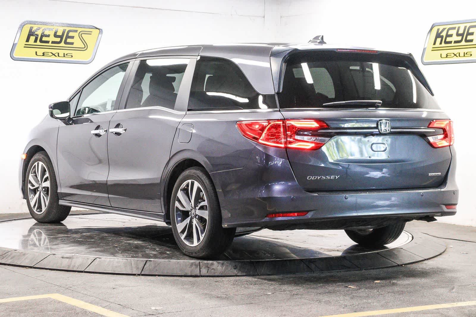 Used 2024 Honda Odyssey Touring image 2
