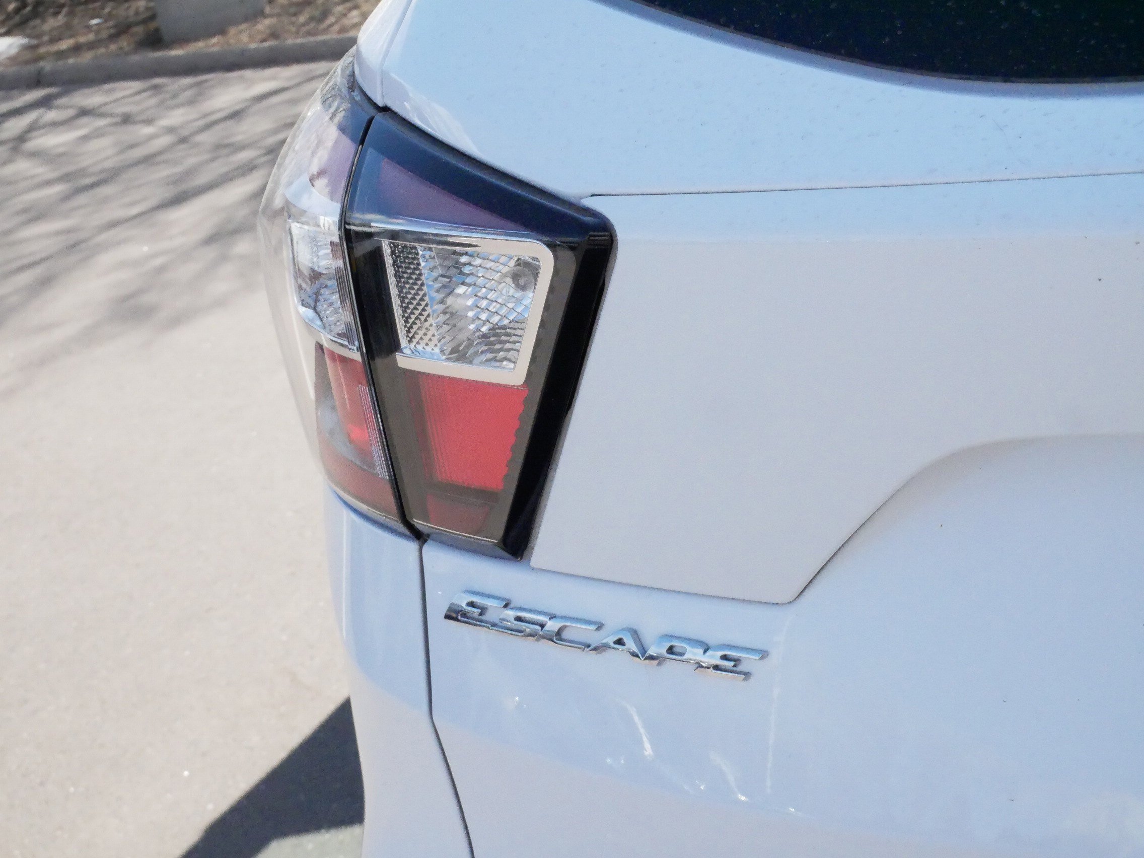 Used 2018 Ford Escape SE w/ SE Sport Appearance Package image 17