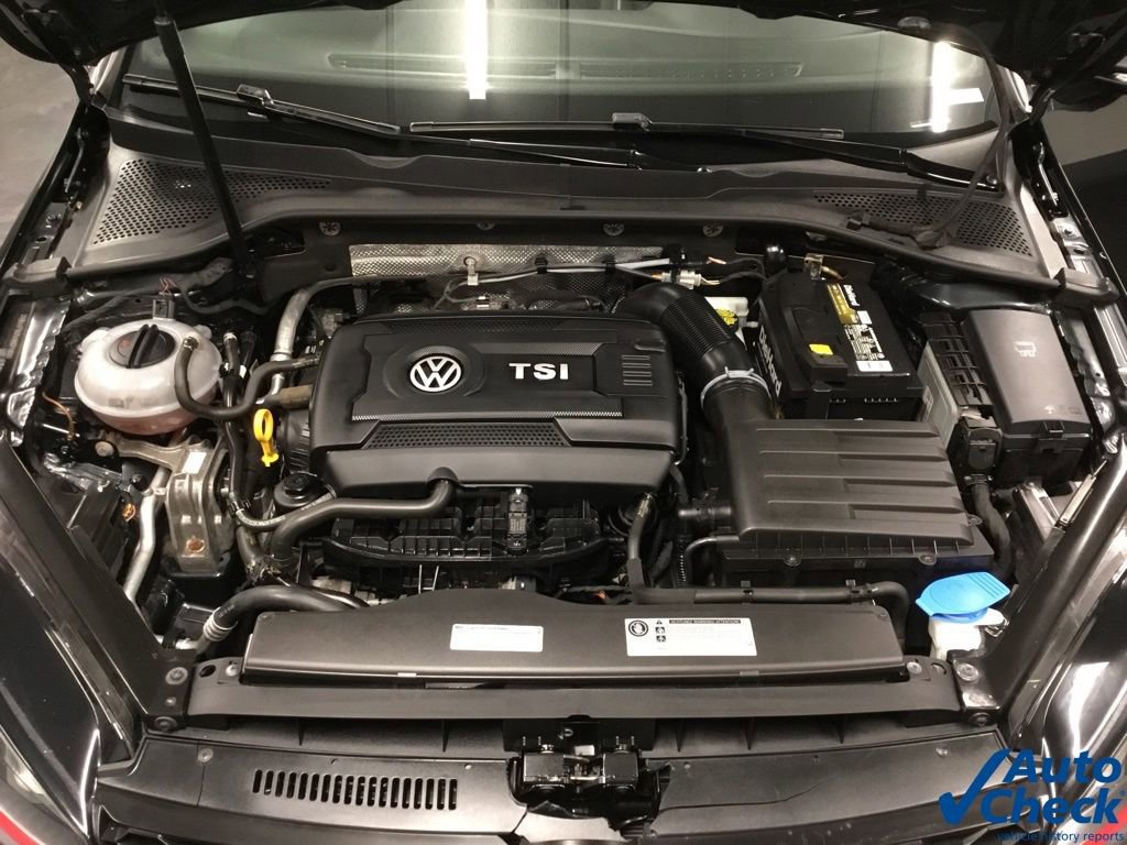 Used 2017 Volkswagen GTI SE image 36
