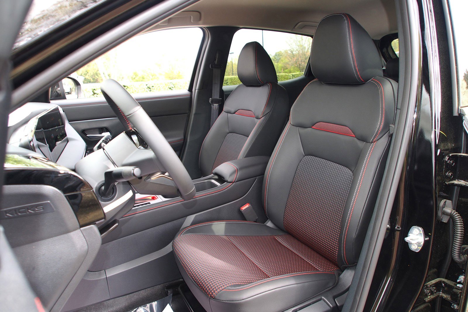 Used 2025 Nissan Kicks SR image 15