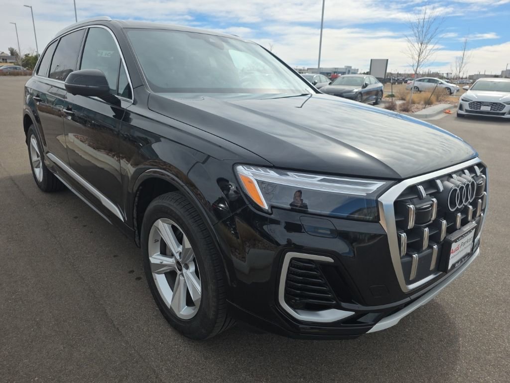Used 2025 Audi Q7 3.0T Premium w/ Convenience Package image 2