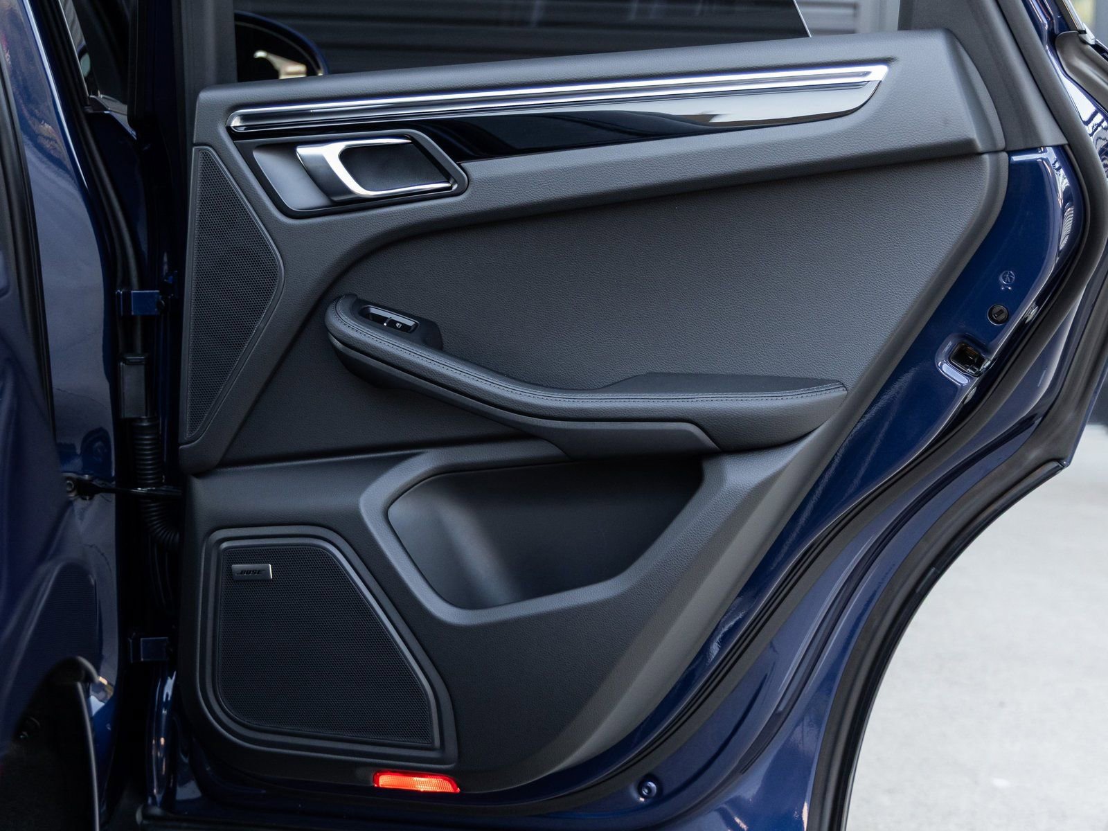 Certified 2026 Porsche Macan image 38