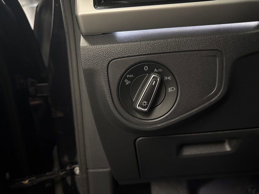 Used 2022 Volkswagen Atlas Cross Sport SEL image 24