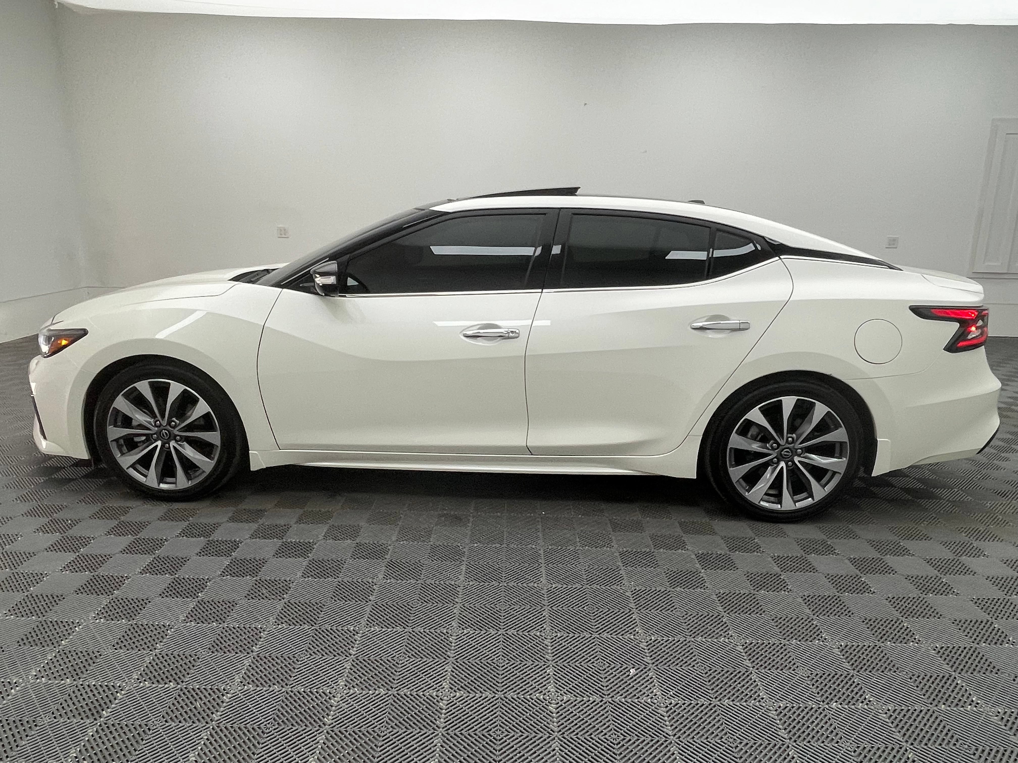 Used 2023 Nissan Maxima Platinum w/ Sport Mat Group FWD image 13