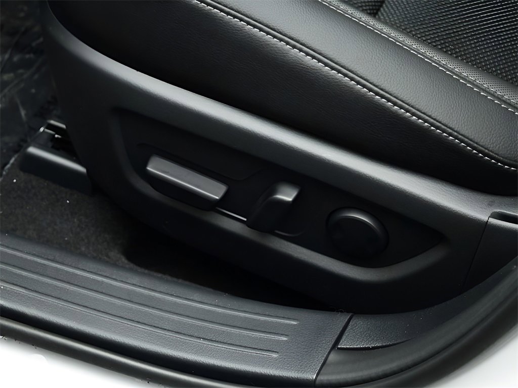 Certified 2025 MAZDA CX-50 2.5 Hybrid w/ Preferred Pkg image 28