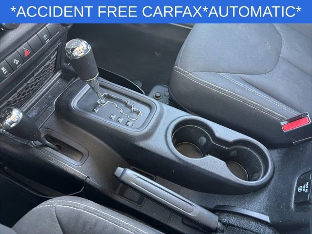 Used 2016 Jeep Wrangler Unlimited Sahara w/ Dual Top Group AWD/4WD image 27