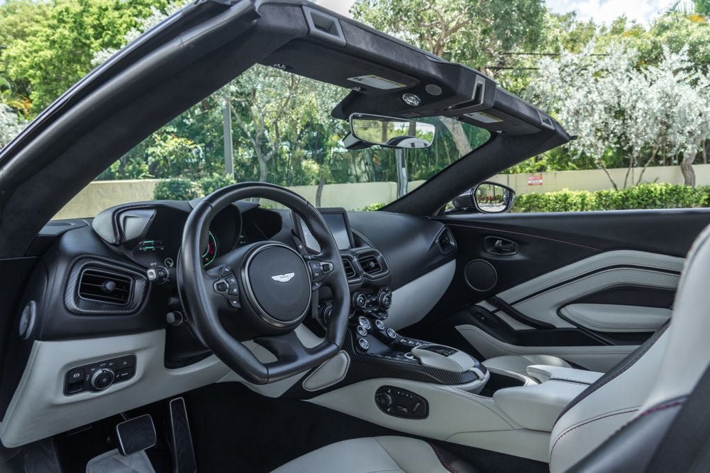 Used 2022 Aston Martin V8 Vantage Roadster RWD image 15