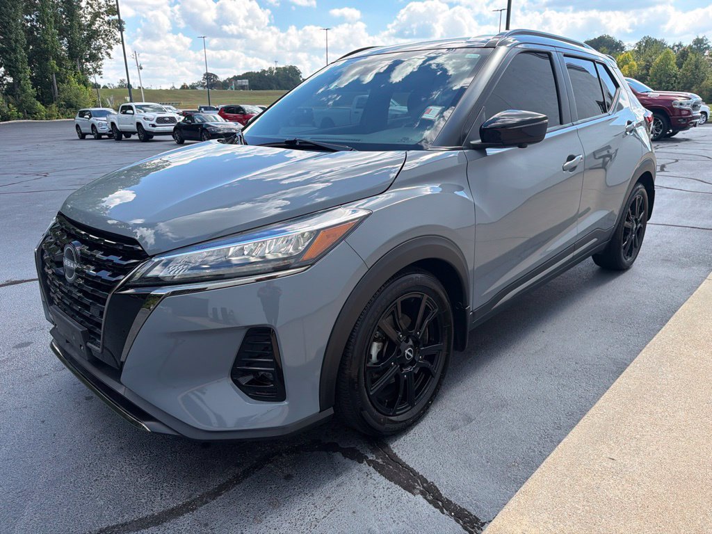 Used 2024 Nissan Kicks SR w/ SR Premium Package FWD image 4