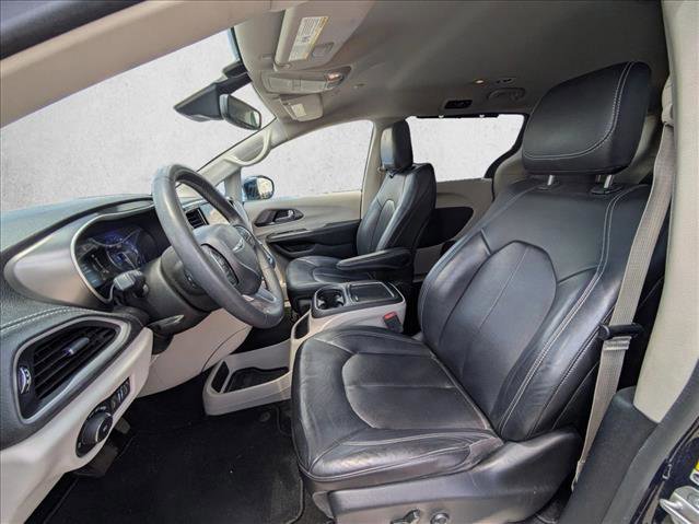 Used 2022 Chrysler Pacifica Touring-L AWD/4WD image 10