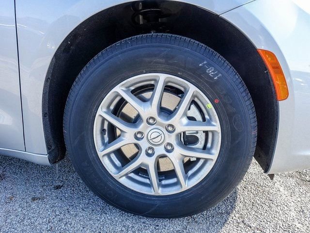 New 2026 Chrysler Pacifica Select image 4