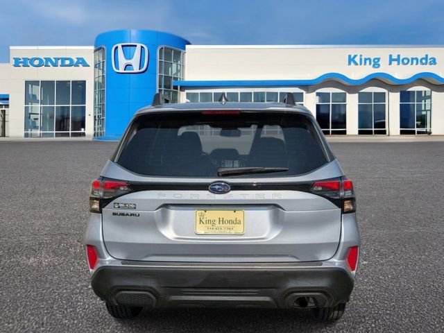 Used 2025 Subaru Forester Premium w/ Convenience Package #1 image 9