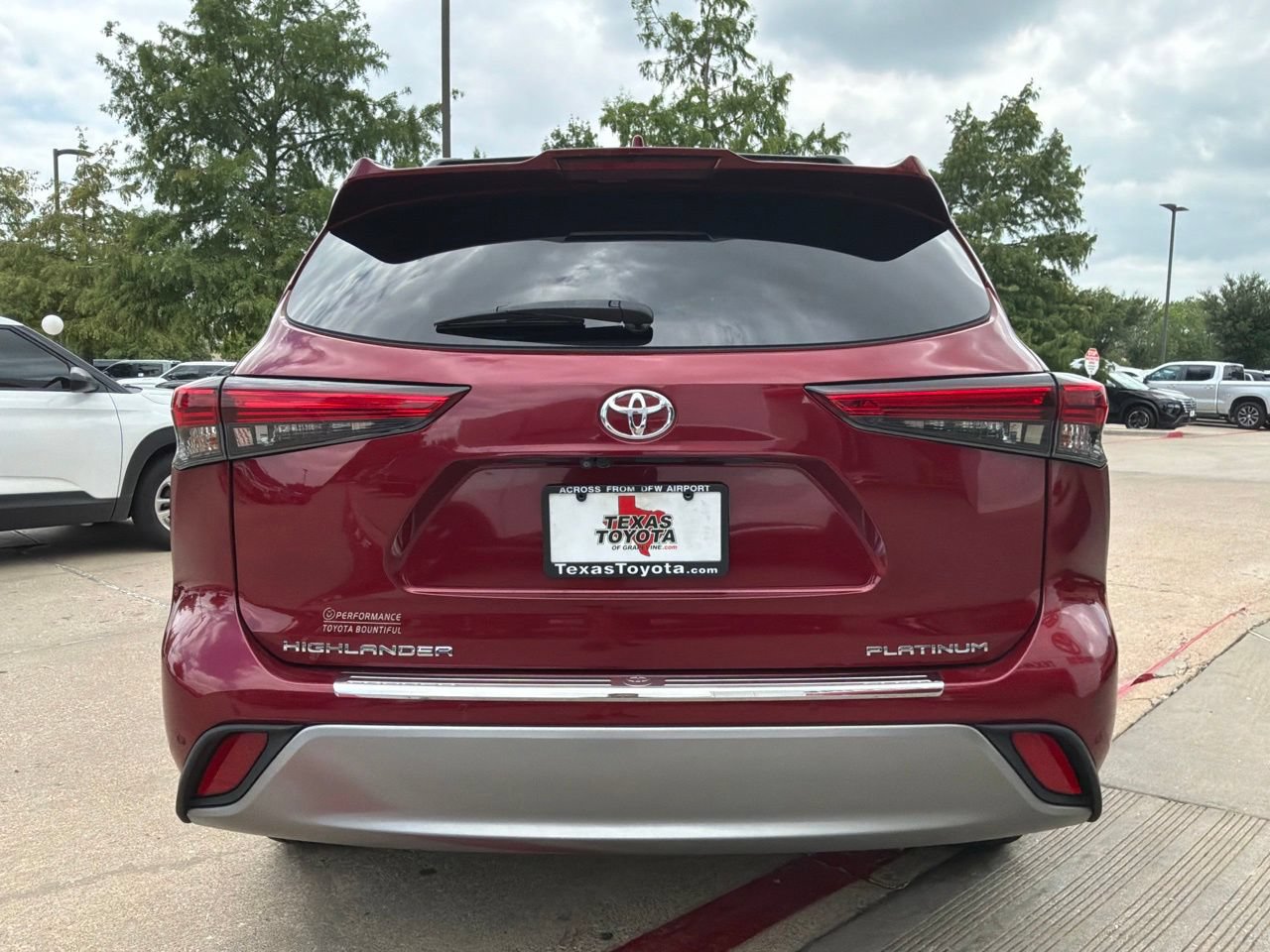 Used 2023 Toyota Highlander Platinum FWD image 7