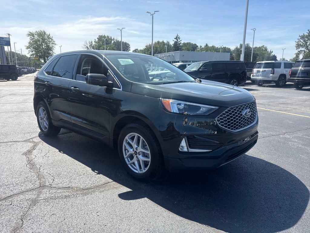 Used 2024 Ford Edge SEL w/ Convenience Package AWD/4WD image 4