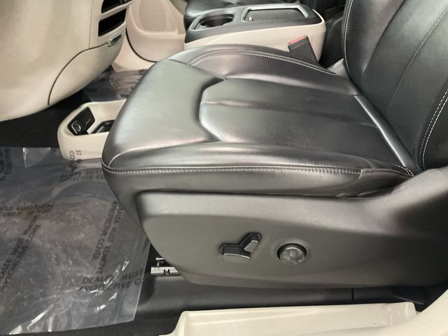 Used 2024 Chrysler Pacifica Touring-L FWD image 22