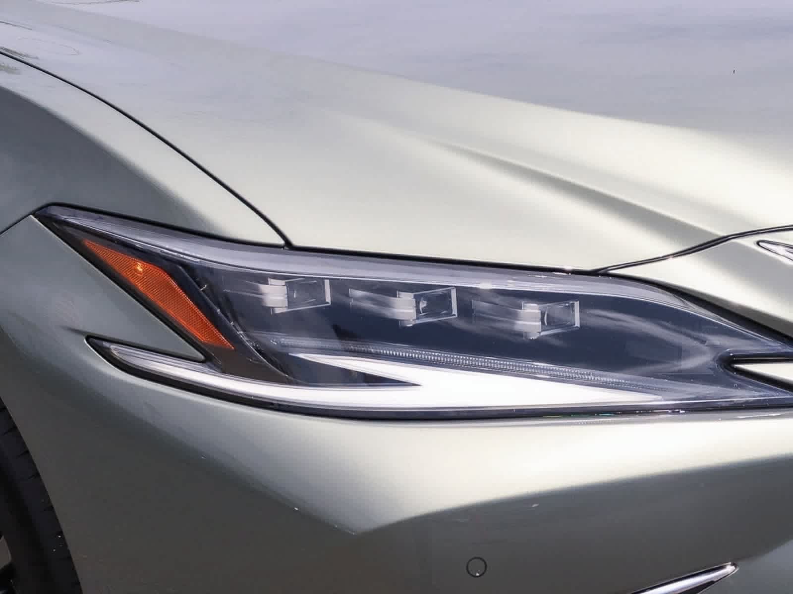 Used 2025 Lexus ES 350 w/ Premium Package FWD image 4