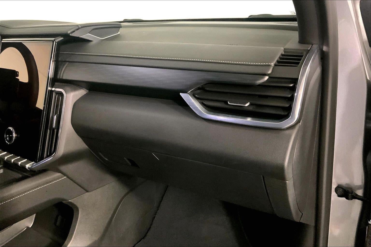 Used 2025 GMC Acadia Elevation FWD image 16