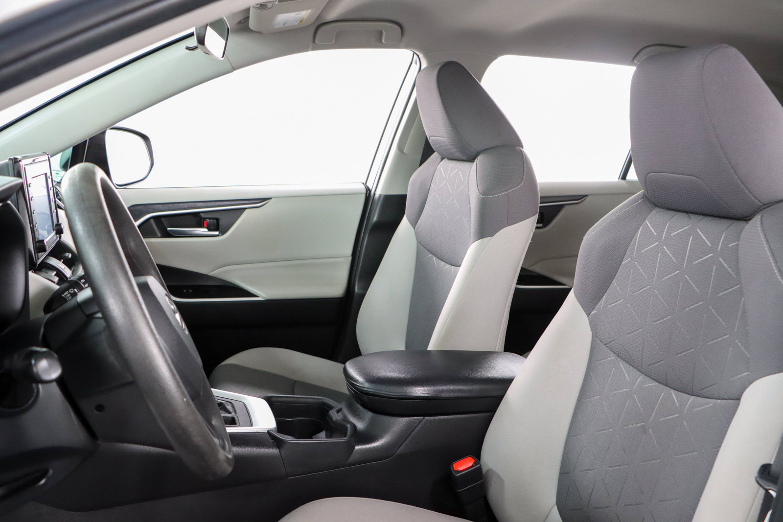 Used 2020 Toyota RAV4 XLE FWD image 23