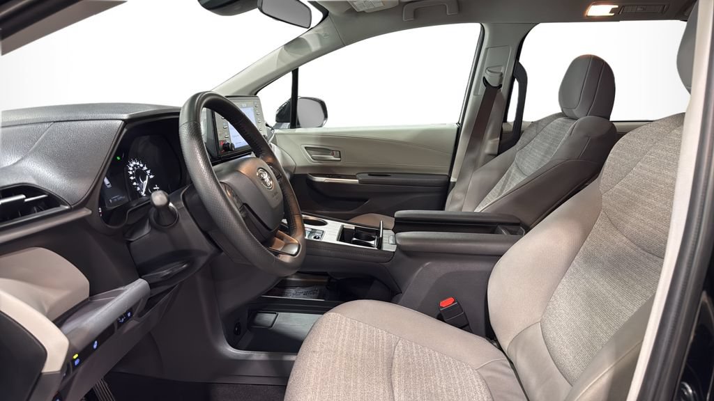 Used 2024 Toyota Sienna LE AWD/4WD image 23