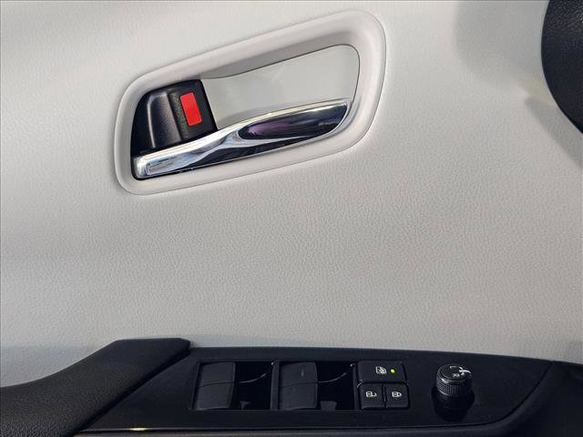 Used 2022 Toyota Prius LE image 6