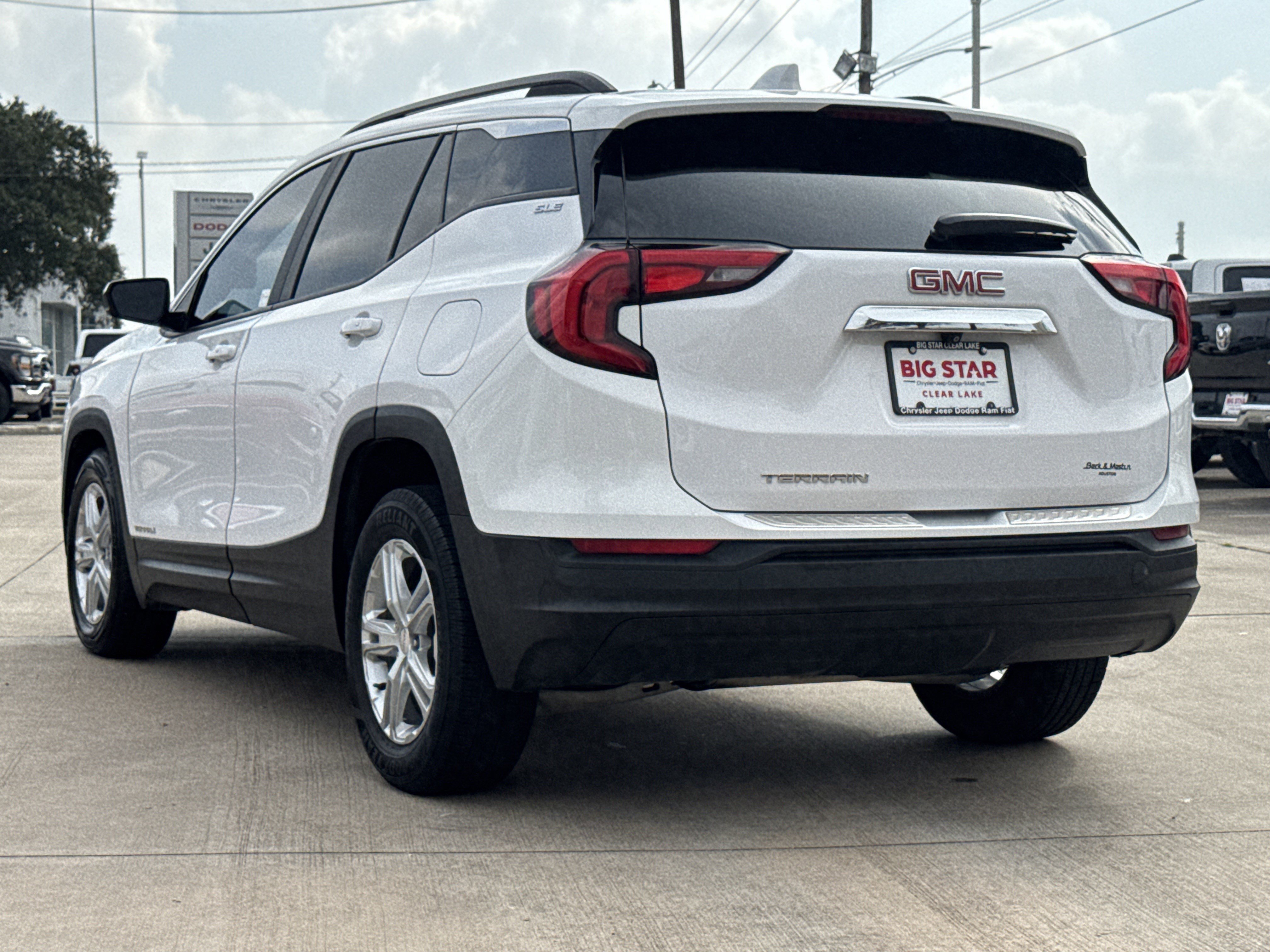 Used 2021 GMC Terrain SLE w/ Driver Convenience Package image 17