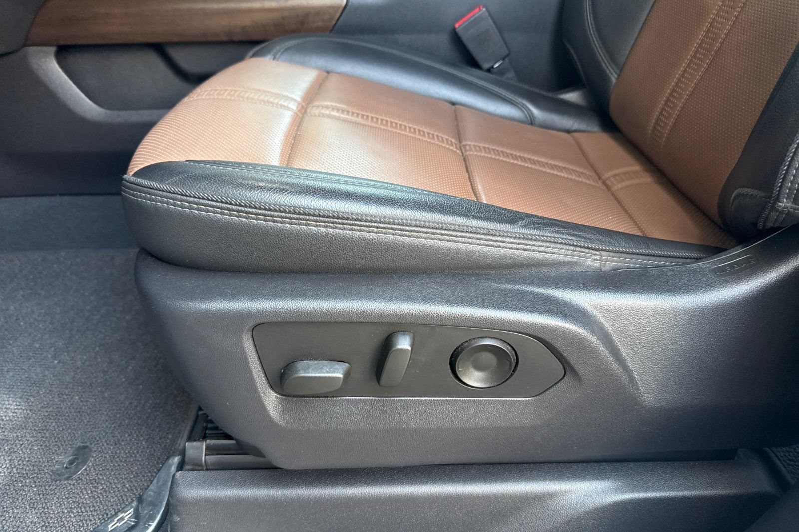 Used 2023 Chevrolet Silverado 1500 High Country AWD/4WD image 12