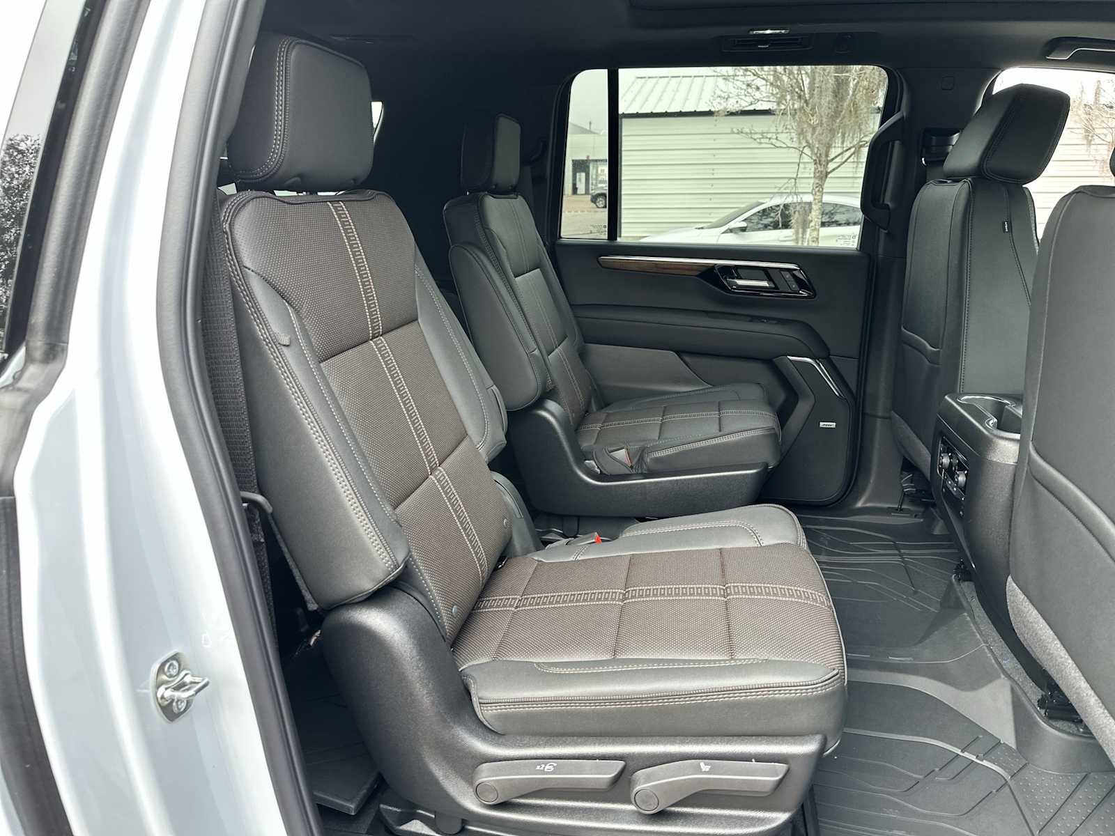 New 2026 Chevrolet Suburban High Country image 18