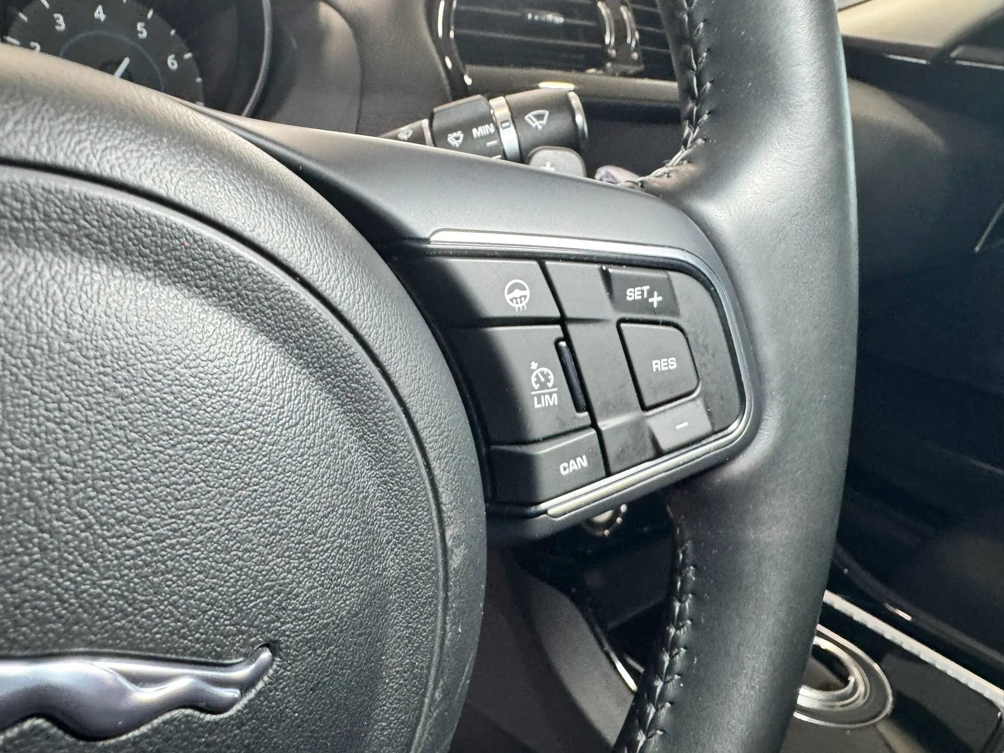 Used 2018 Jaguar XE Premium AWD/4WD image 27