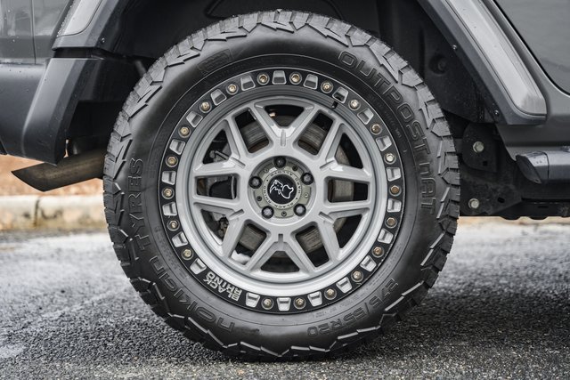 Used 2018 Jeep Wrangler Unlimited Sahara w/ Dual Top Group image 20