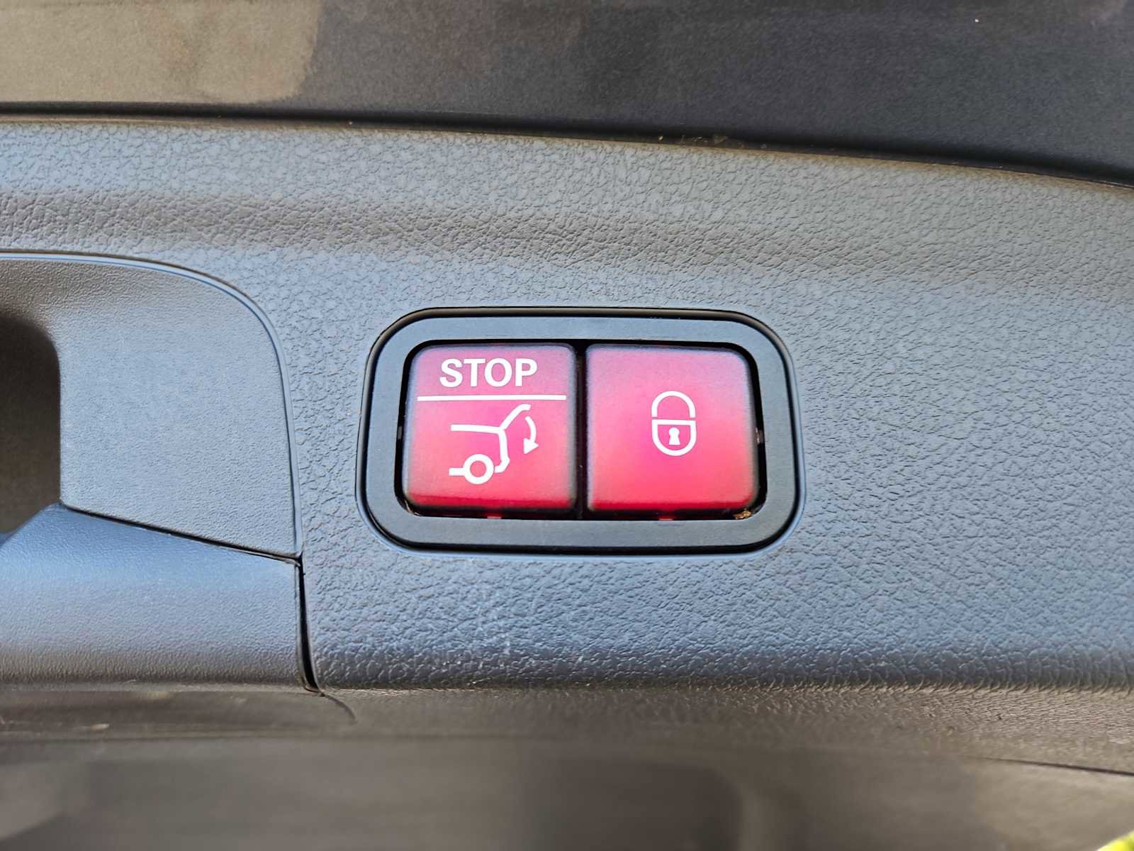 Used 2020 Mercedes-Benz GLE 450 4MATIC w/ Premium Package image 26