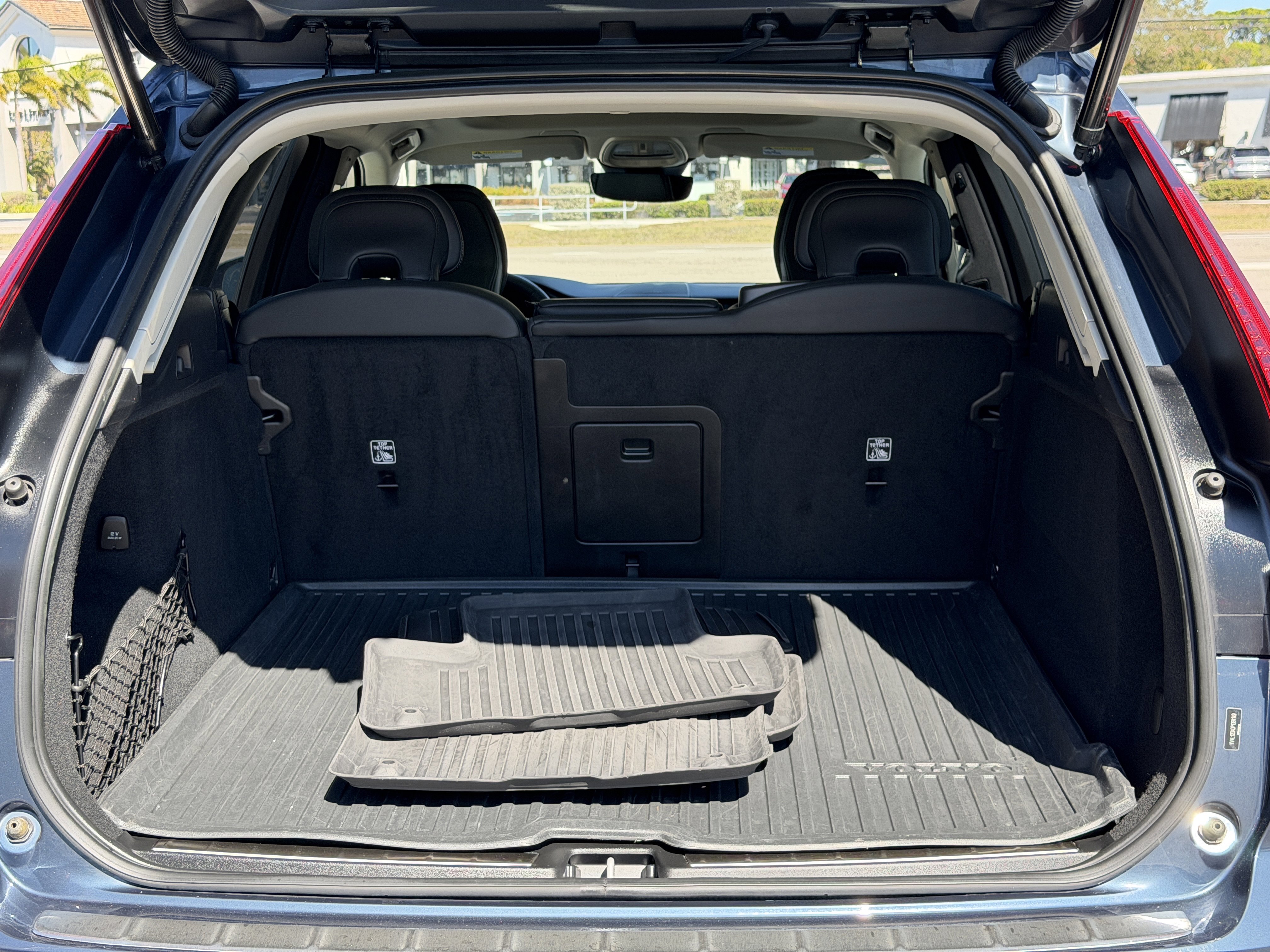 Certified 2023 Volvo XC60 B5 Ultimate w/ Protection Package Premier image 10