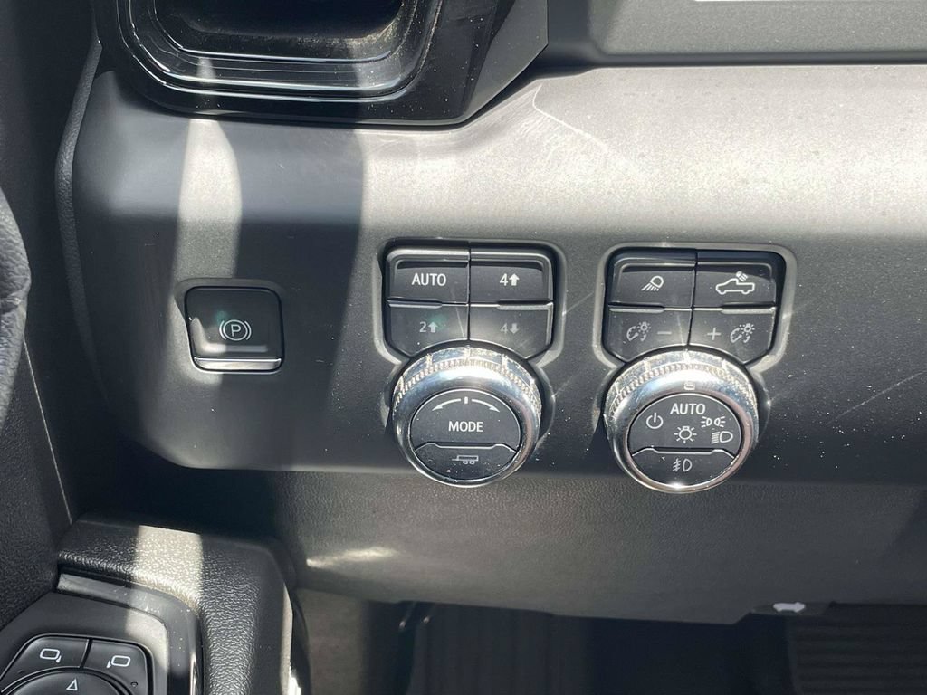 Used 2024 GMC Sierra 1500 AT4 w/ AT4 Preferred Package AWD/4WD image 27