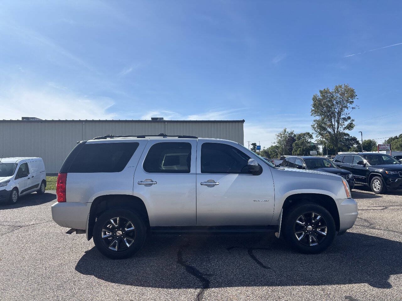 Used 2011 GMC Yukon SLT AWD/4WD image 2