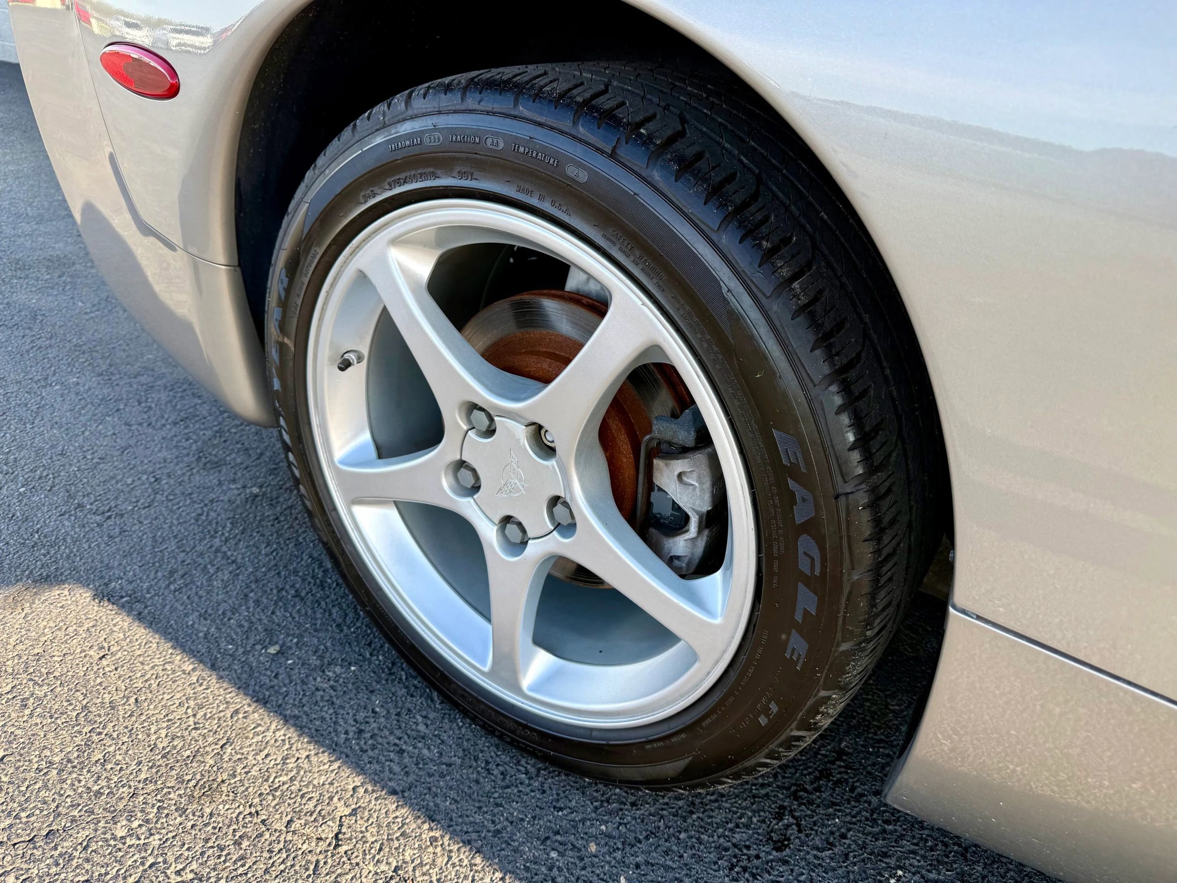 Used 2001 Chevrolet Corvette Convertible w/ Preferred Equipment Group2 RWD image 15