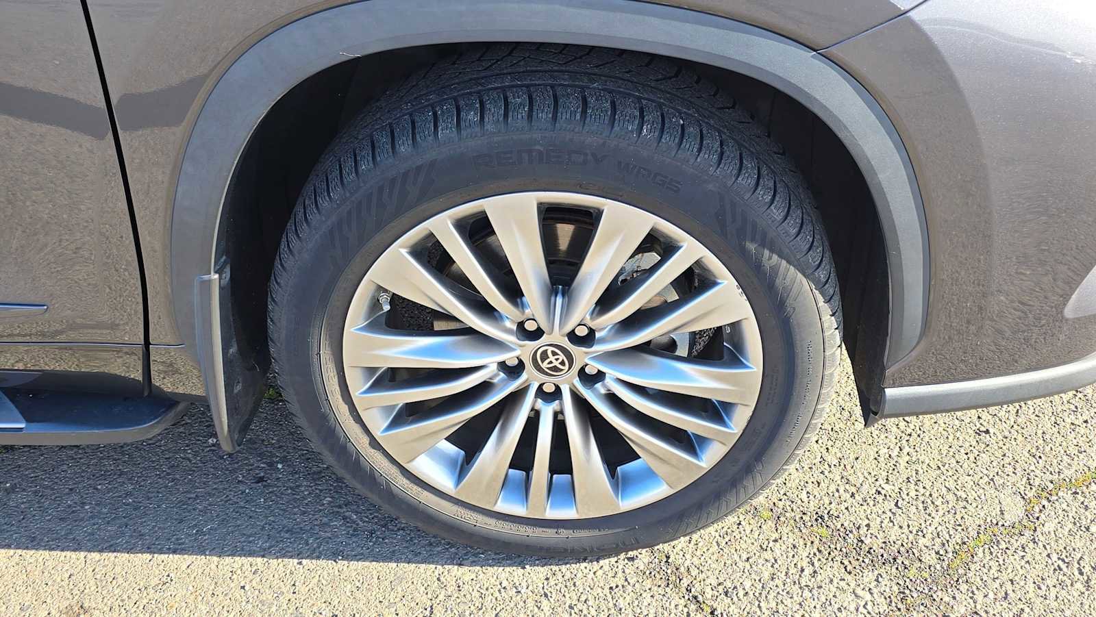 Used 2022 Toyota Highlander Platinum image 11