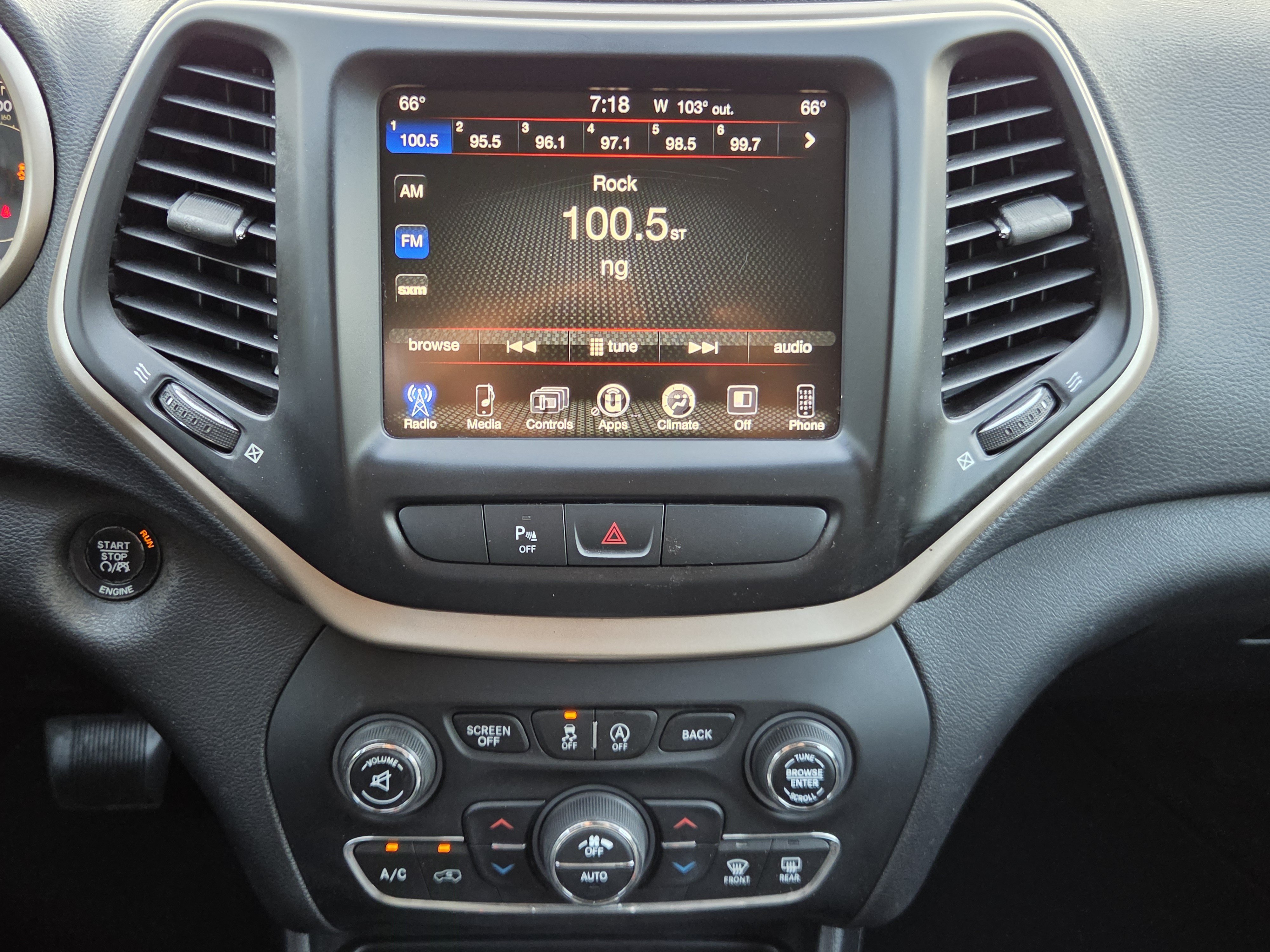 Used 2016 Jeep Cherokee Latitude w/ Comfort/Convenience Group AWD/4WD image 21