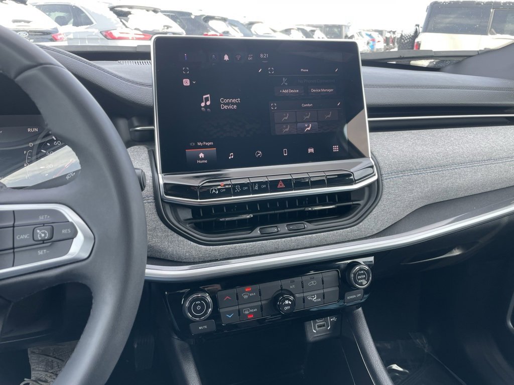 Used 2024 Jeep Compass Latitude image 10