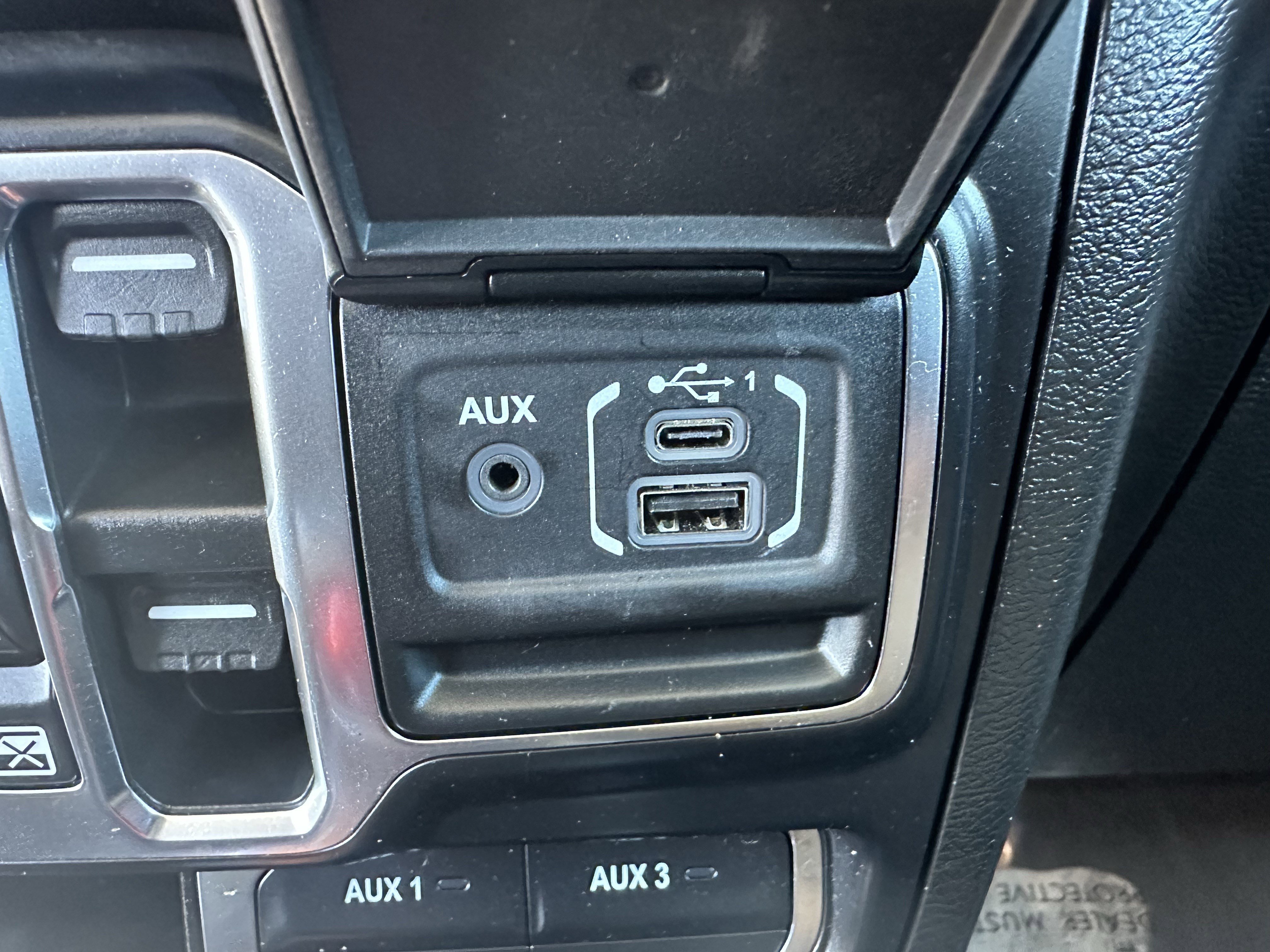 Used 2023 Jeep Wrangler Sahara w/ Cold Weather Group image 32