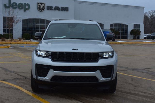 New 2026 Jeep Grand Cherokee Altitude AWD/4WD image 2