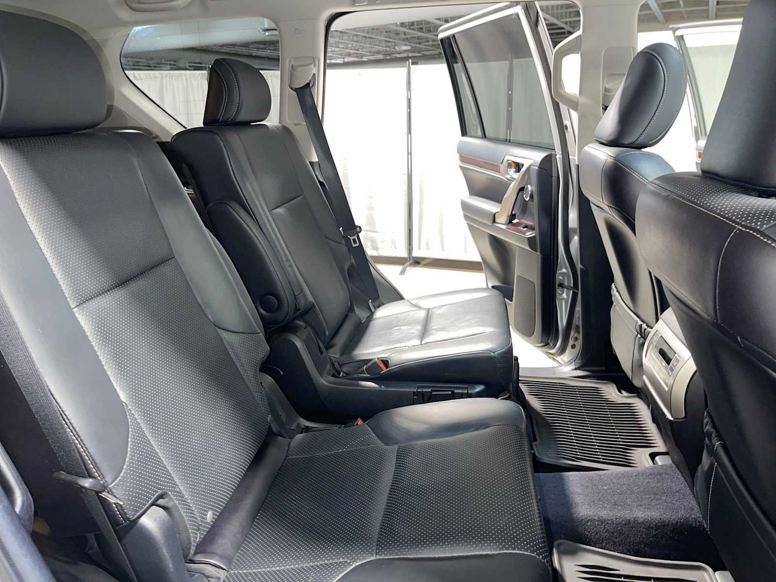 Used 2017 Lexus GX 460 Luxury w/ Preferred Accessory Package AWD/4WD image 13