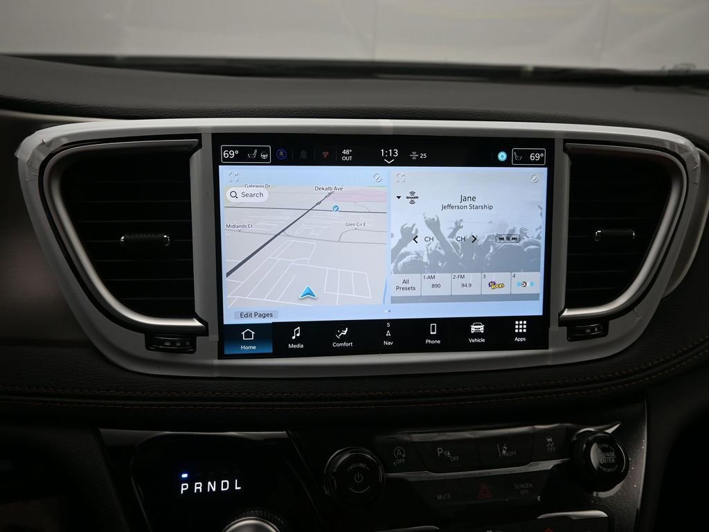 New 2026 Chrysler Pacifica Pinnacle w/ Trailer Tow Group AWD/4WD image 13