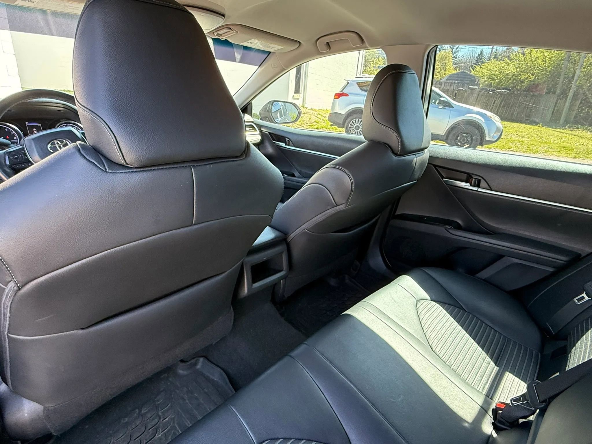 Used 2018 Toyota Camry SE w/ Convenience Package FWD image 14