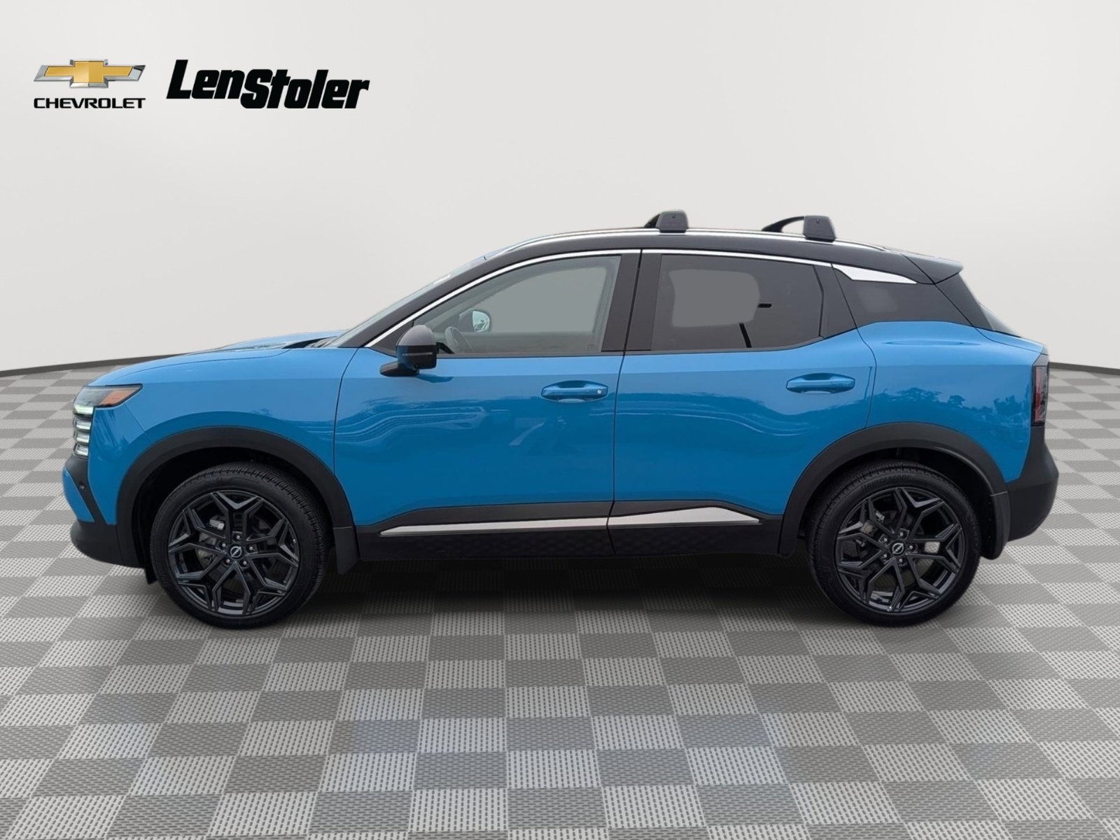 Used 2025 Nissan Kicks SR AWD/4WD image 2