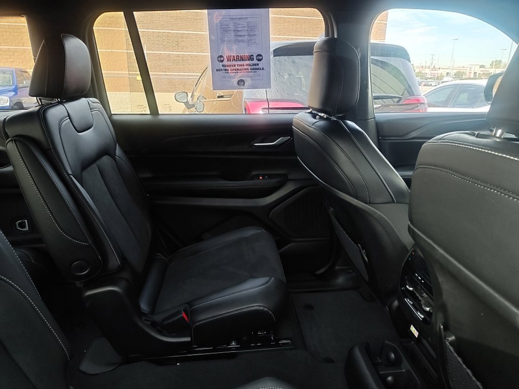 Used 2025 Jeep Grand Cherokee L Altitude AWD/4WD image 11