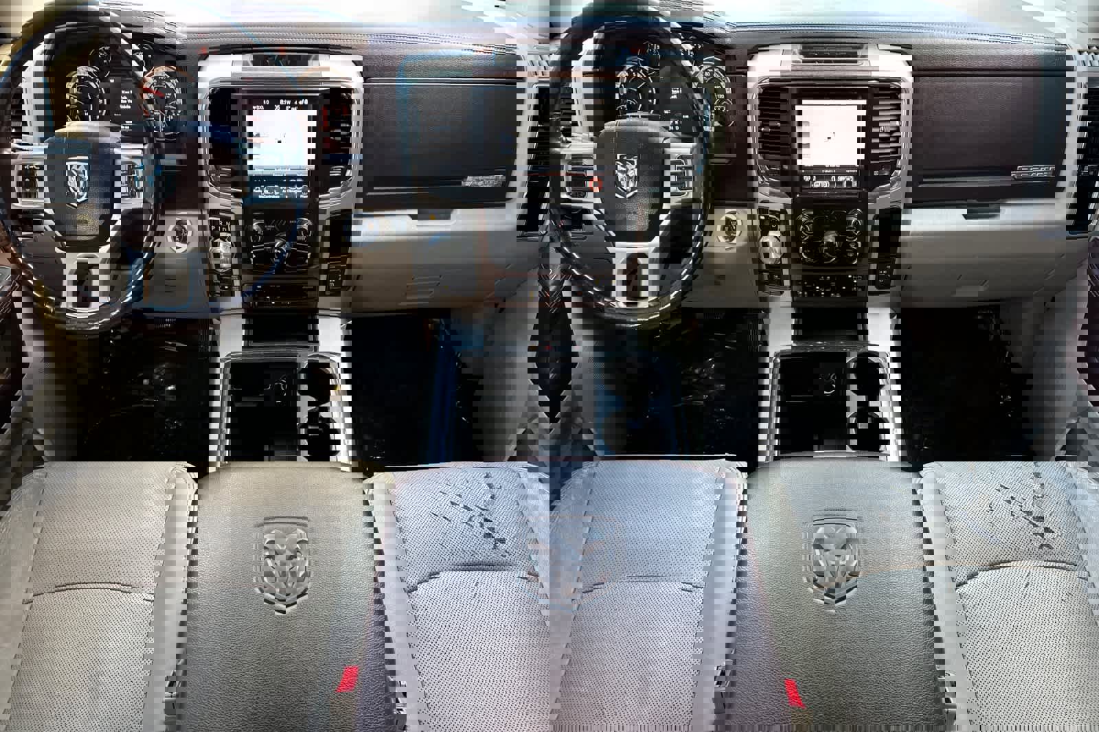 Used 2014 RAM 1500 Laramie w/ Convenience Group AWD/4WD image 3