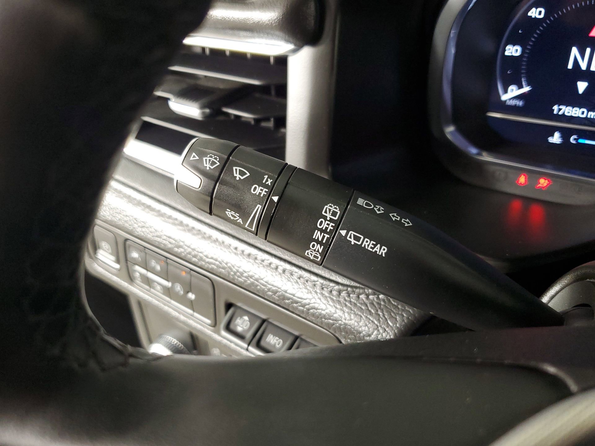 Used 2023 GMC Yukon Denali image 37